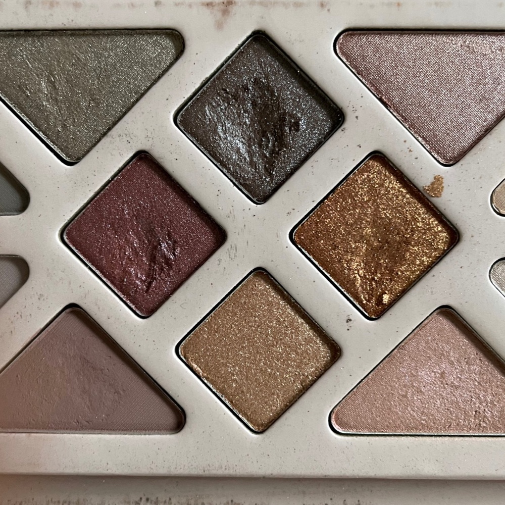 AETHER BEAUTY Rose Quartz Crystal Gemstone Palette used